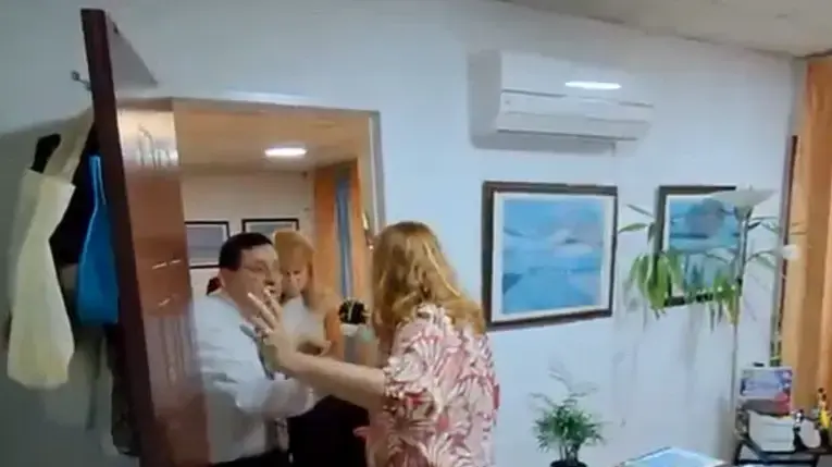 העימות עם מנהל מלון "צלילי המדבר" בדימונה