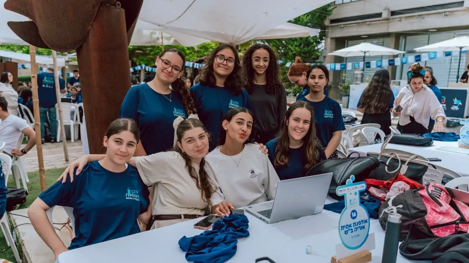 תלמידות אולפנת אמית אוריה שפיתחו שעון רפואי חכם שמזריק אינסולין בעת הצורך