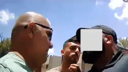 תיעוד העימות בין תושב החוץ לפקח בעומר