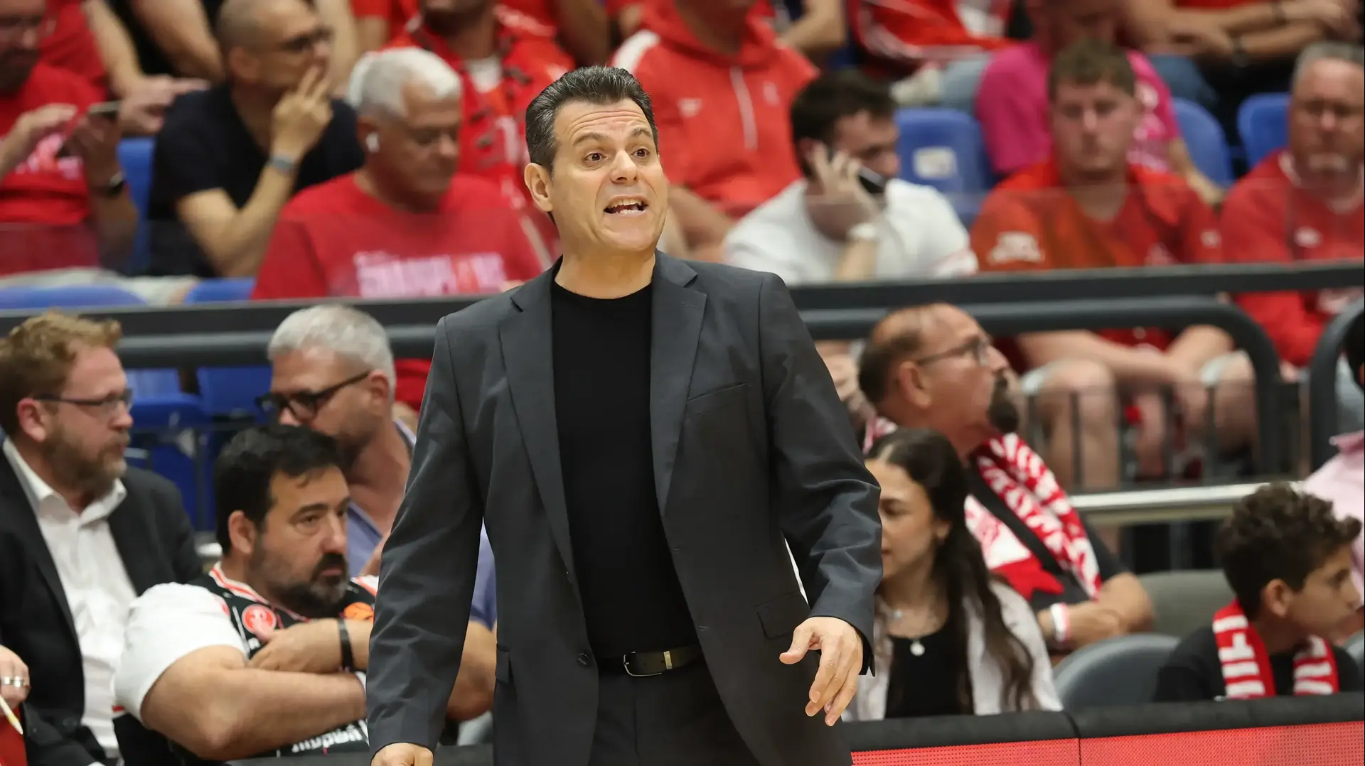 דימטריס איטודיס מאמן הפועל תל אביב מול מכבי ראשון לציון