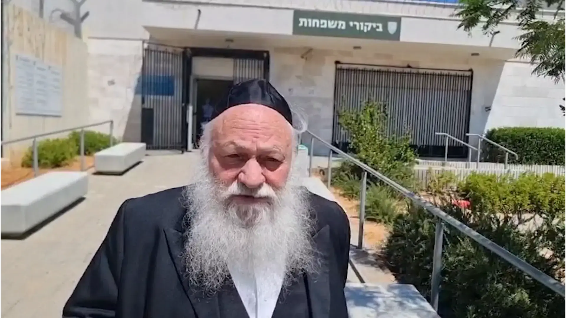 יו״ר יהדות התורה, יצחק גולדקנופף בביקור בכלא 10