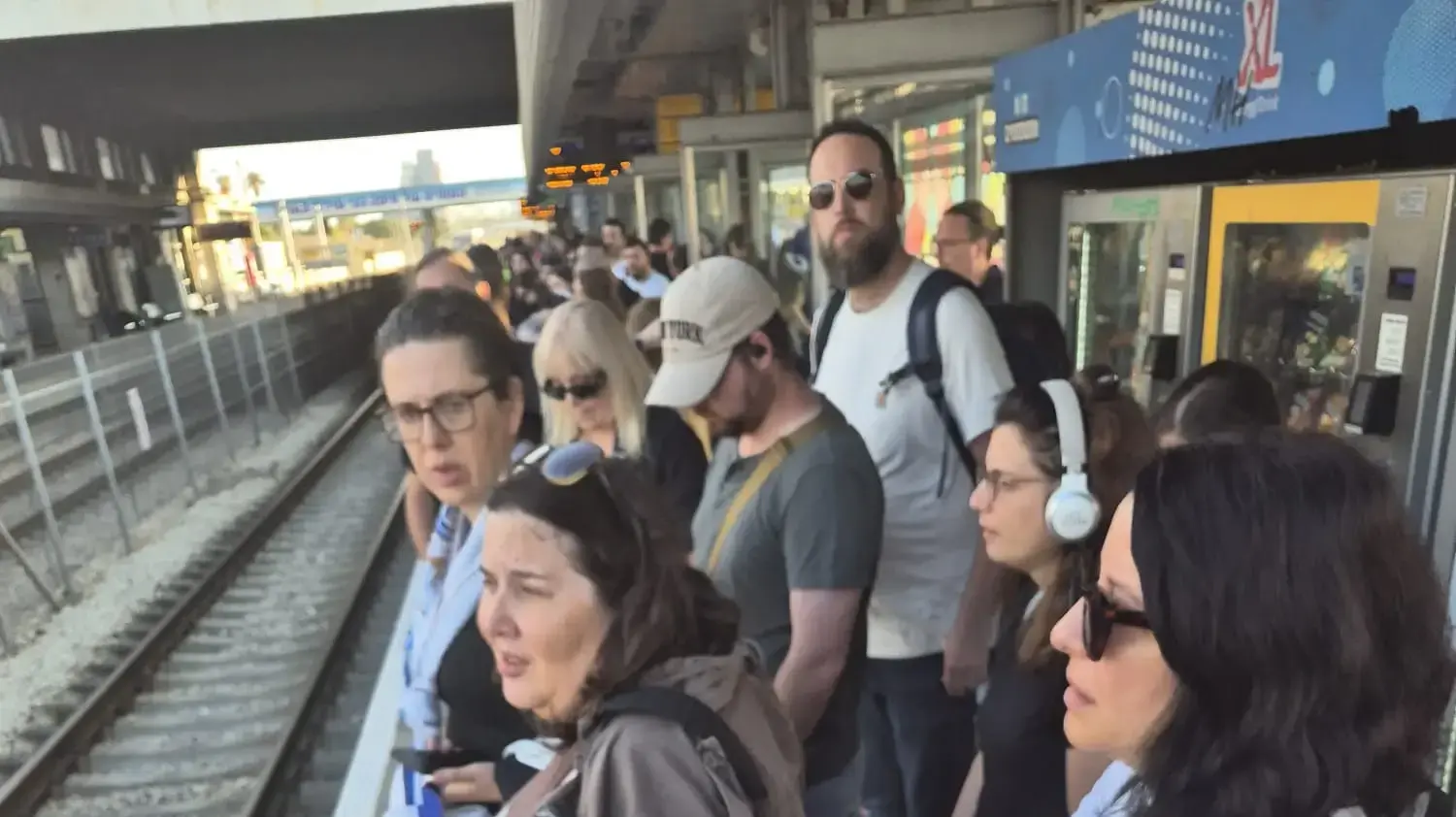 העומס הבוקר בתחנת חוף הכרמל בגלל תקלת המטענים