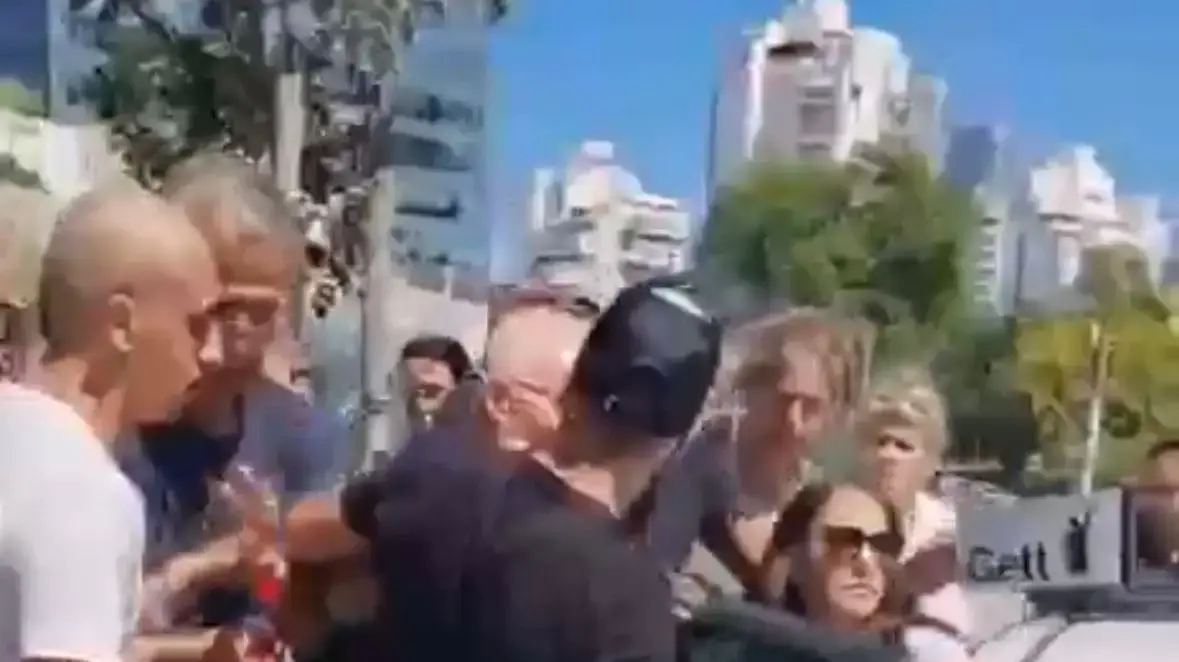 מרדכי דוד חוסם את לוסי אהריש