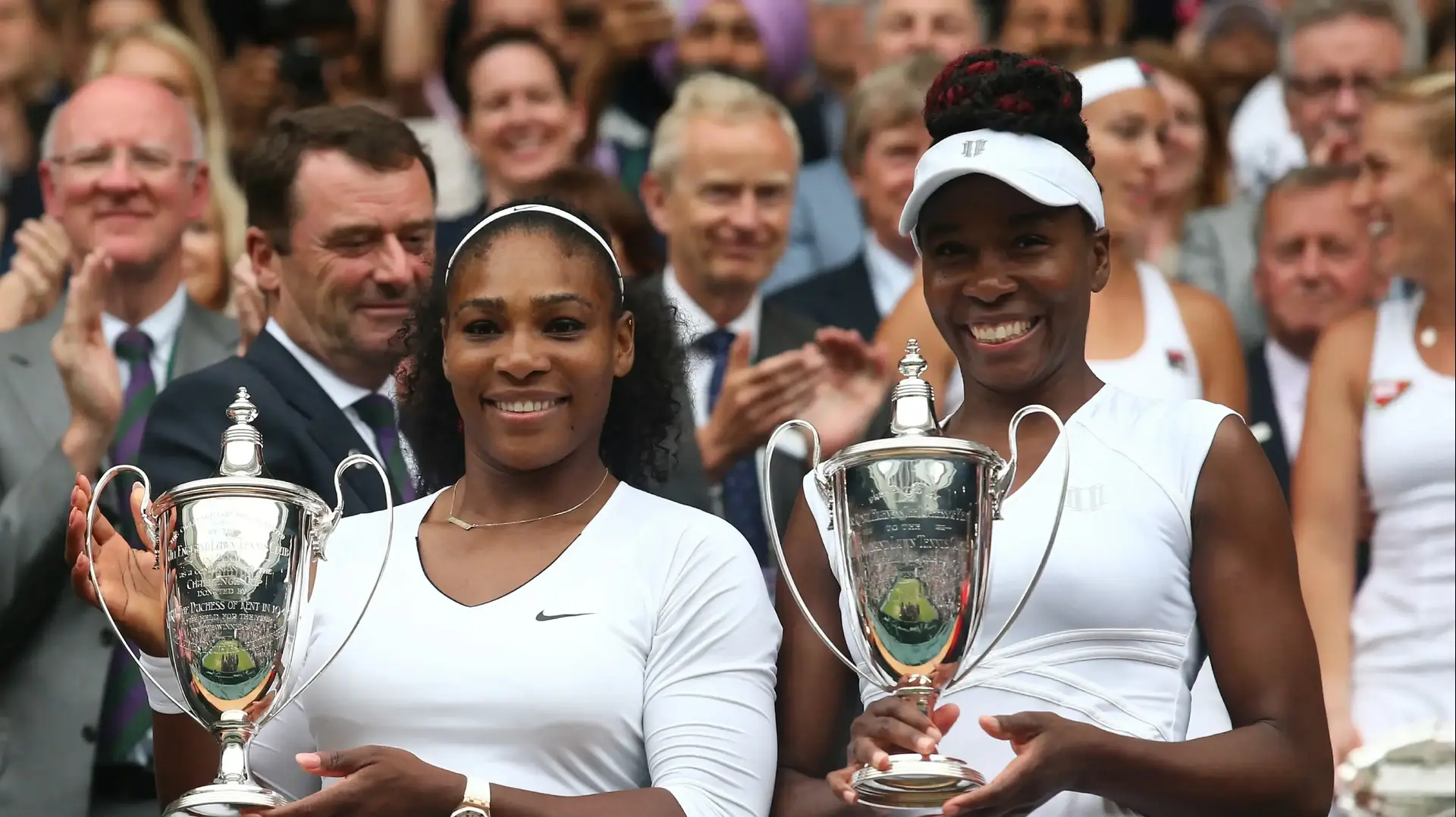 ונוס וויליאמס, סרינה וויליאמס זוכות טורניר הזוגות של ווימבלדון 2016 ונוס וויליאמס, סרינה וויליאמס זוכות טורניר הזוגות של ווימבלדון 2016