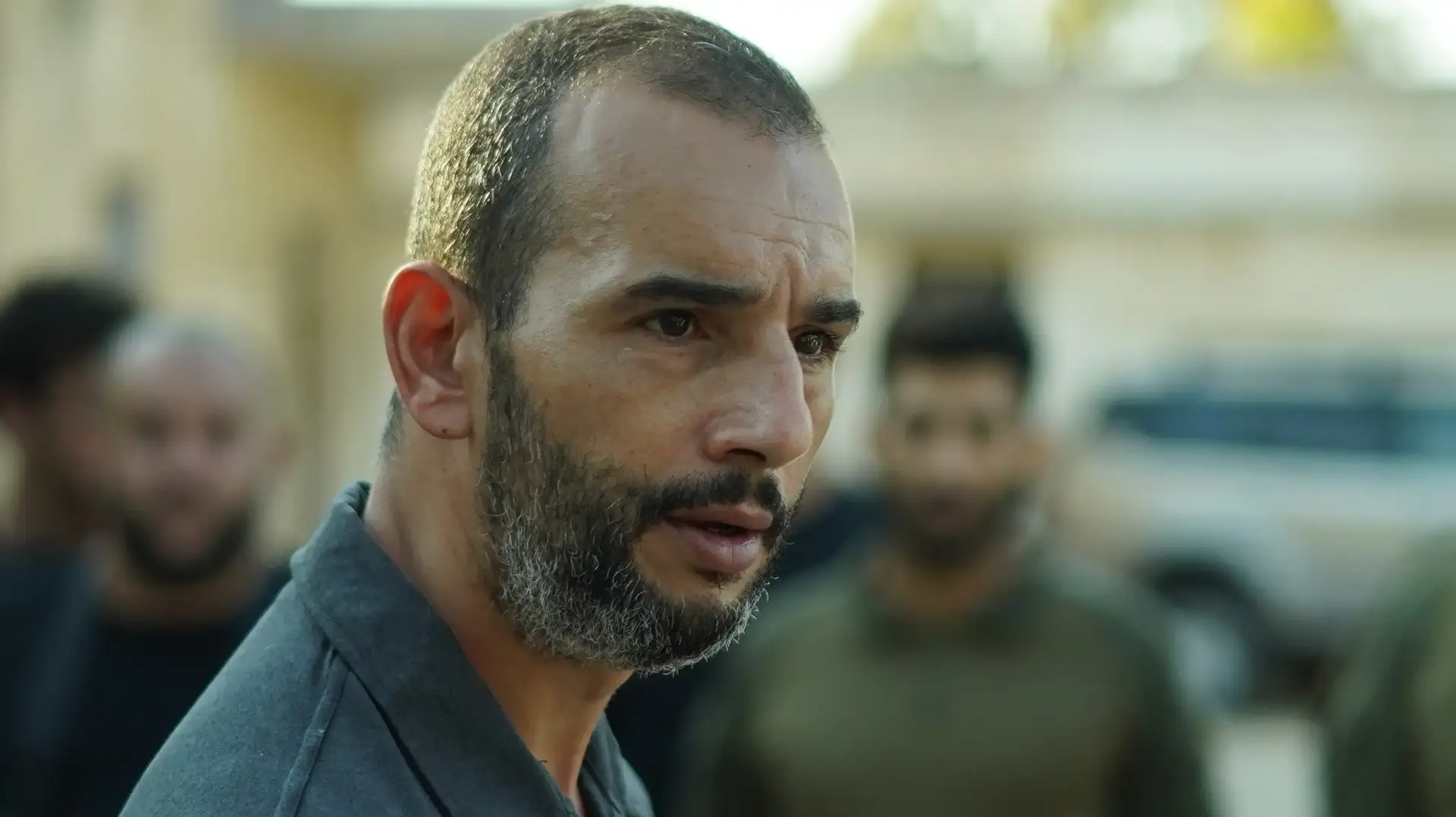 השחקן הצרפתי חכים ג'זירי מתוך העונה החמישית של הסדרה "פאודה"