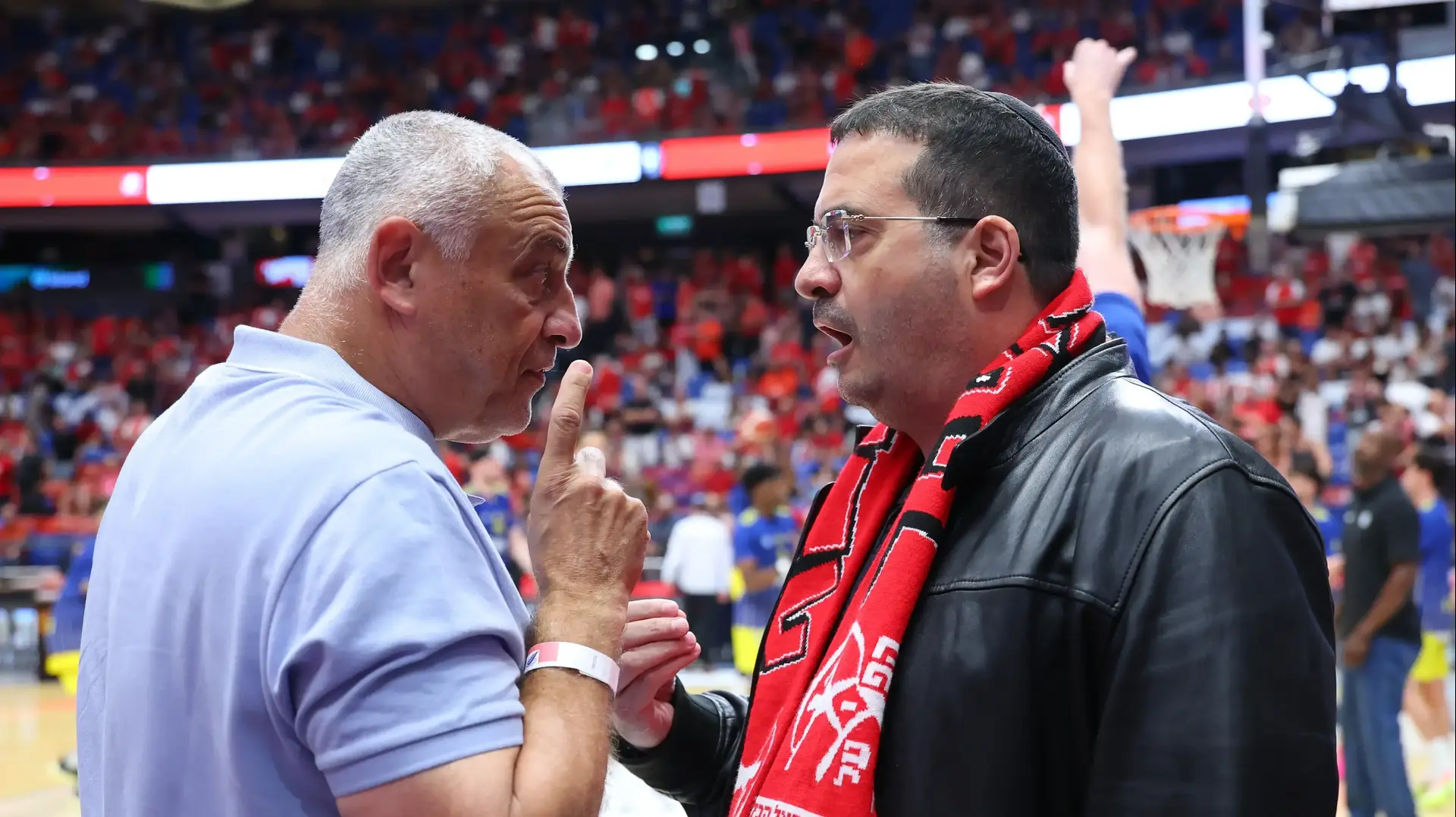 עופר ינאי בעלי הפועל תל אביב ועמוס פרישמן יו"ר איגוד הכדורסל