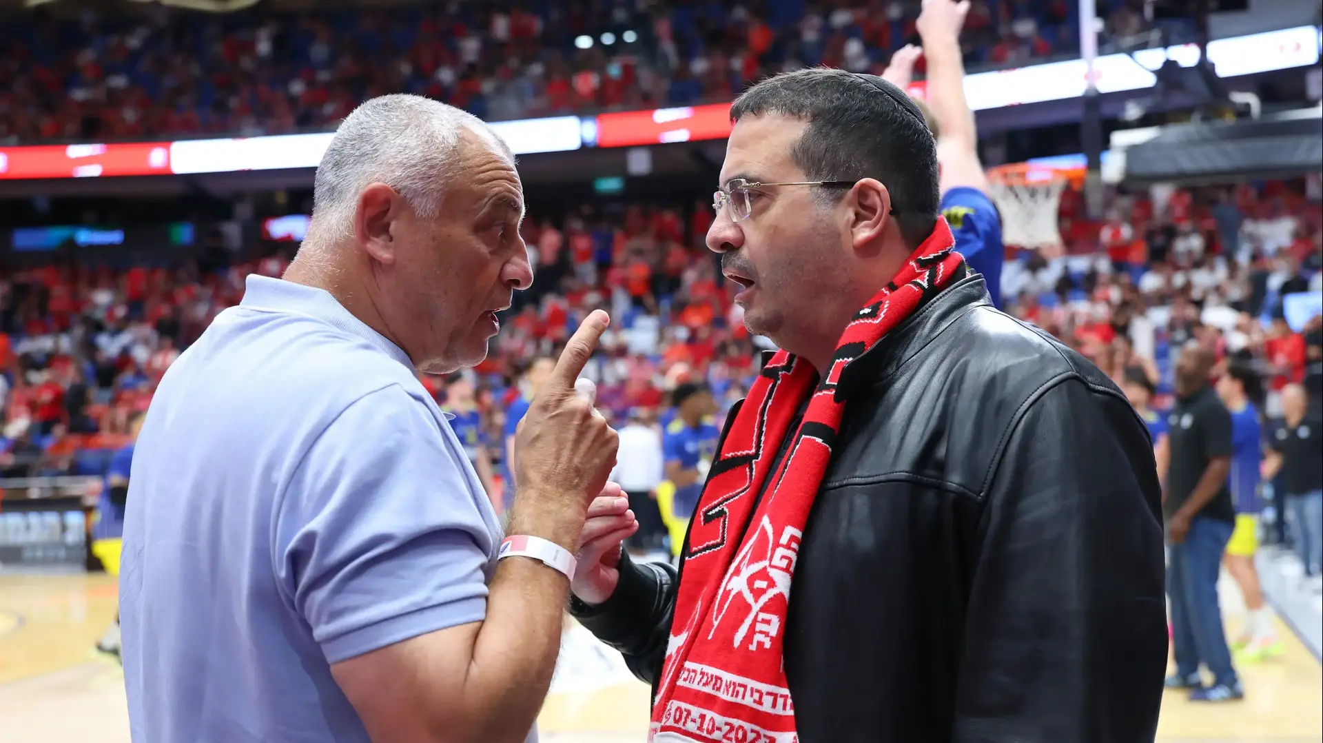 עופר ינאי בעלי הפועל תל אביב ועמוס פרישמן יו"ר איגוד הכדורסל