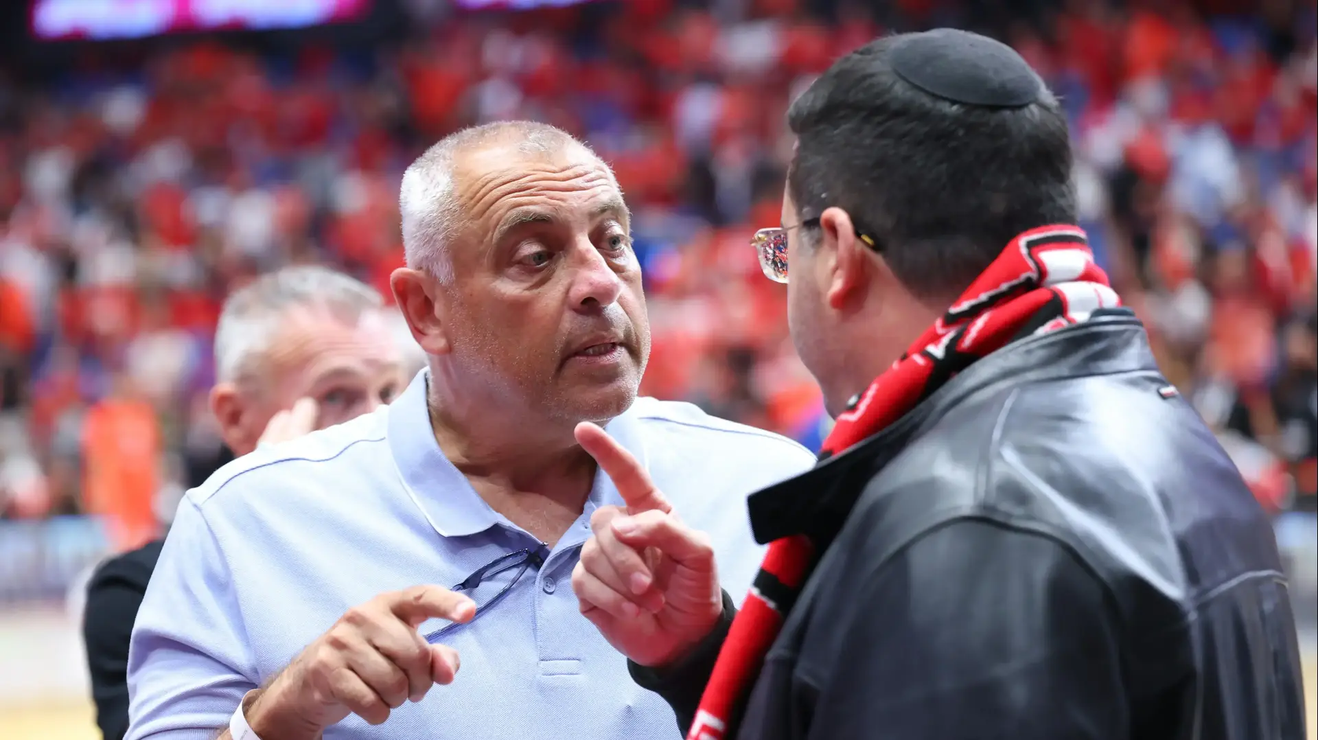 עופר ינאי בעלי הפועל תל אביב ועמוס פרישמן יו"ר איגוד הכדורסל
