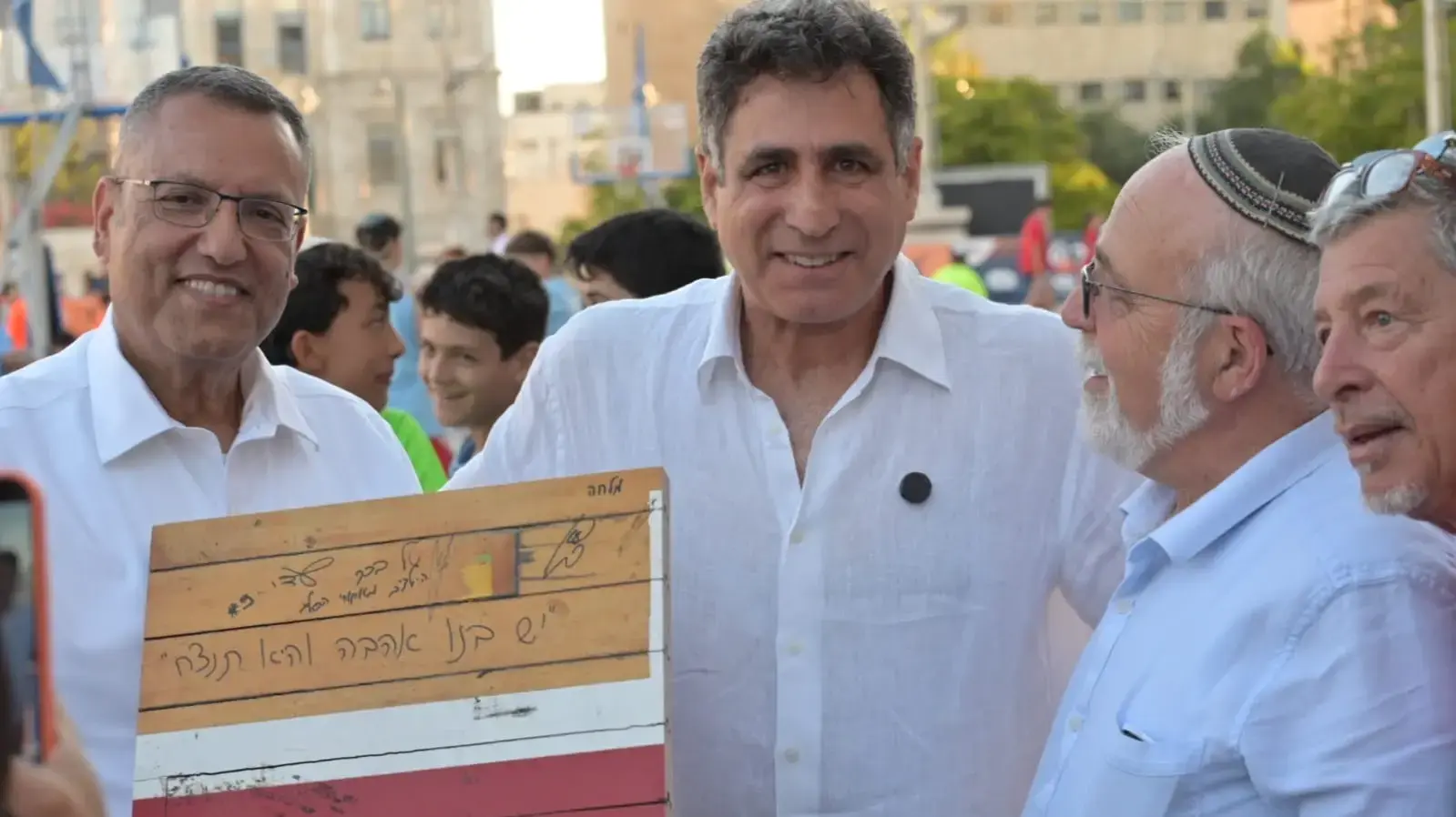 עדי גורדון מקבל פרס הוקרה בסטריטבול ירושלים