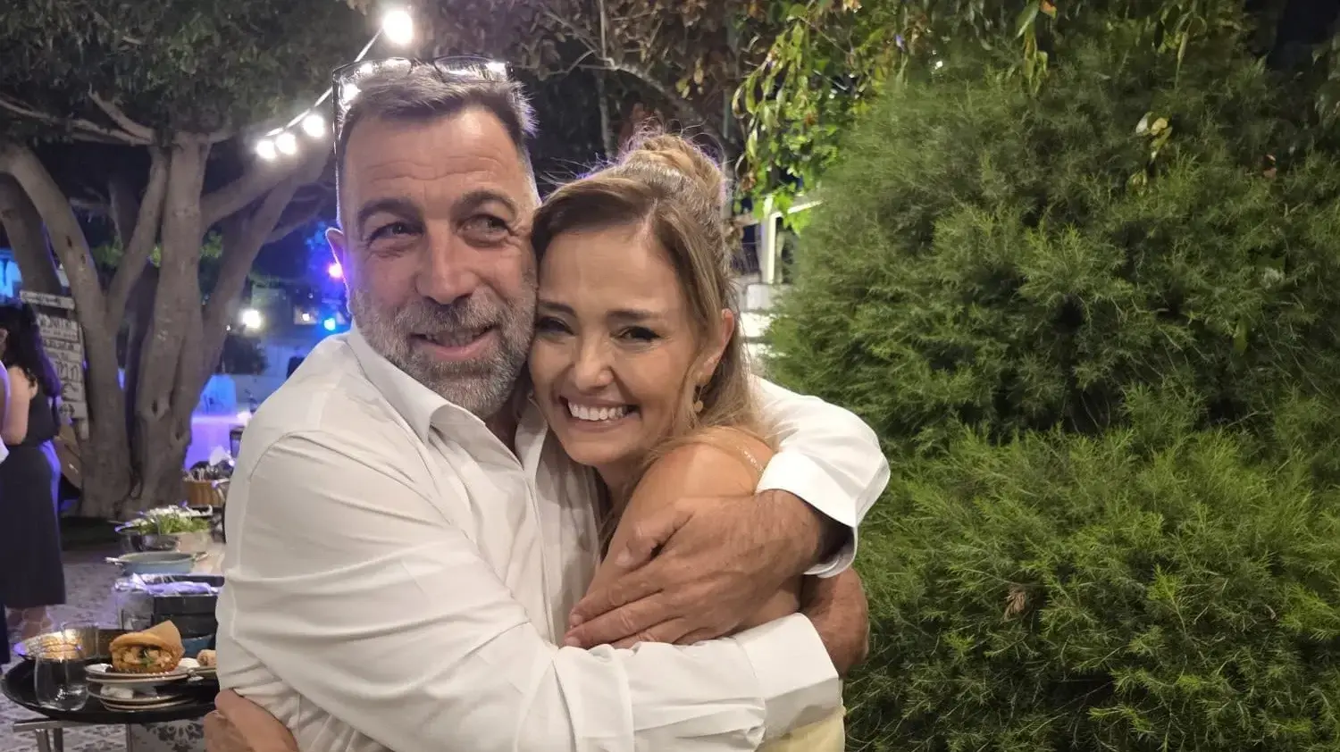עוז דוידיאן עם אמה של שני ארדיטי בחתונה