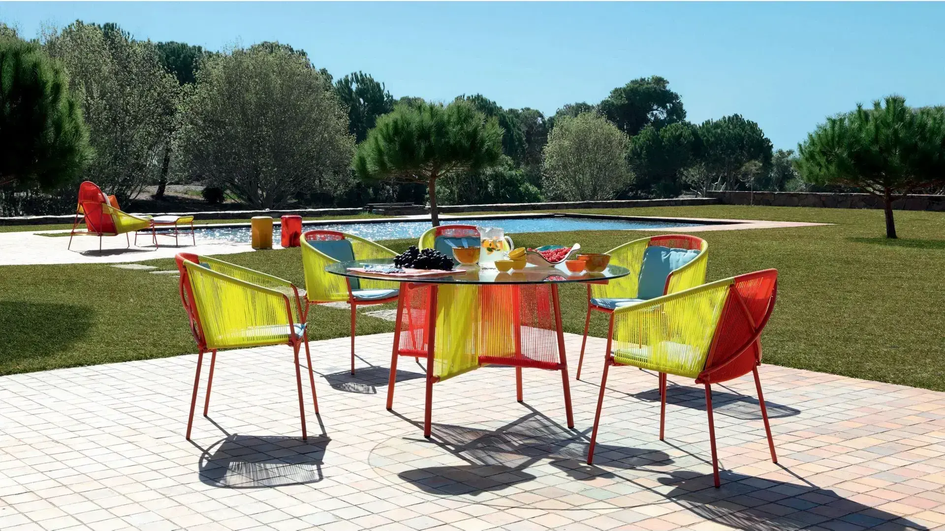 ריהוט חוץ מבית Roche Bobois הצרפתי