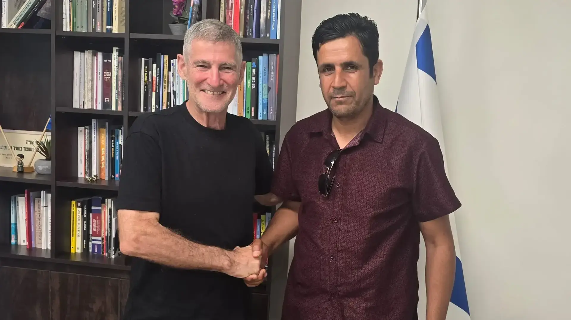 יאיר גולן ומנכ"ל המועצה לכפרים הלא מוכרים בנגב סלימאן אלהואשלה