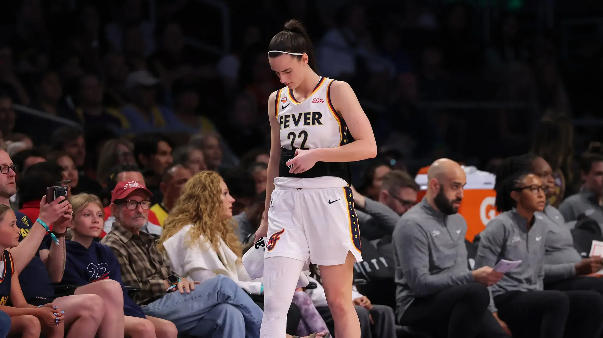 כוכבת ה-WNBA קייטלין קלארק כוכבת ה-WNBA קייטלין קלארק