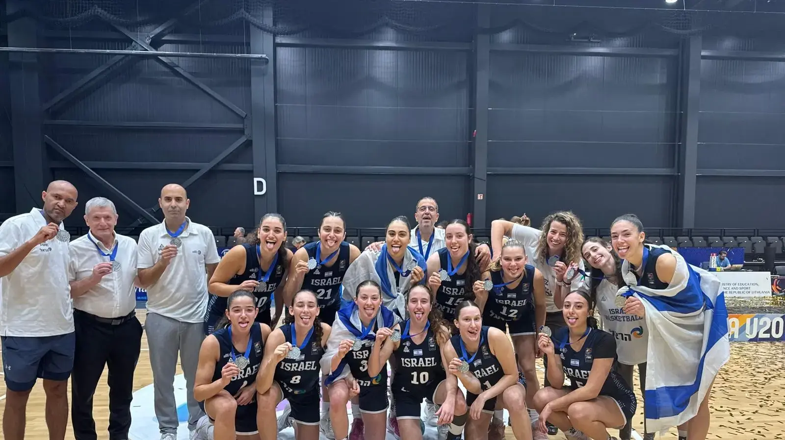 נבחרת העתודה נשים של ישראל עם מדליות הכסף, אליפות אירופה