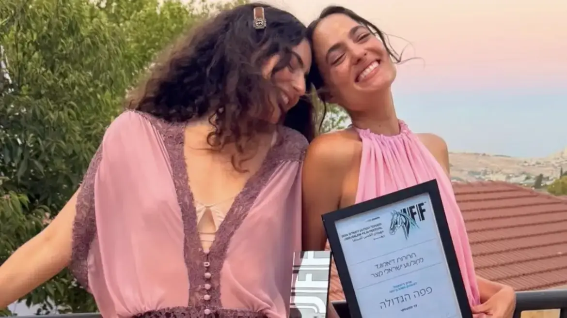 דר זוזובסקי לובשת ברנדה בפסטיבל ירושלים ה-43. יולי 2026