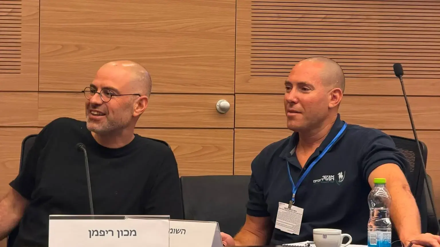 גנוסר (מימין) ורזניק בדיון בכנסת
