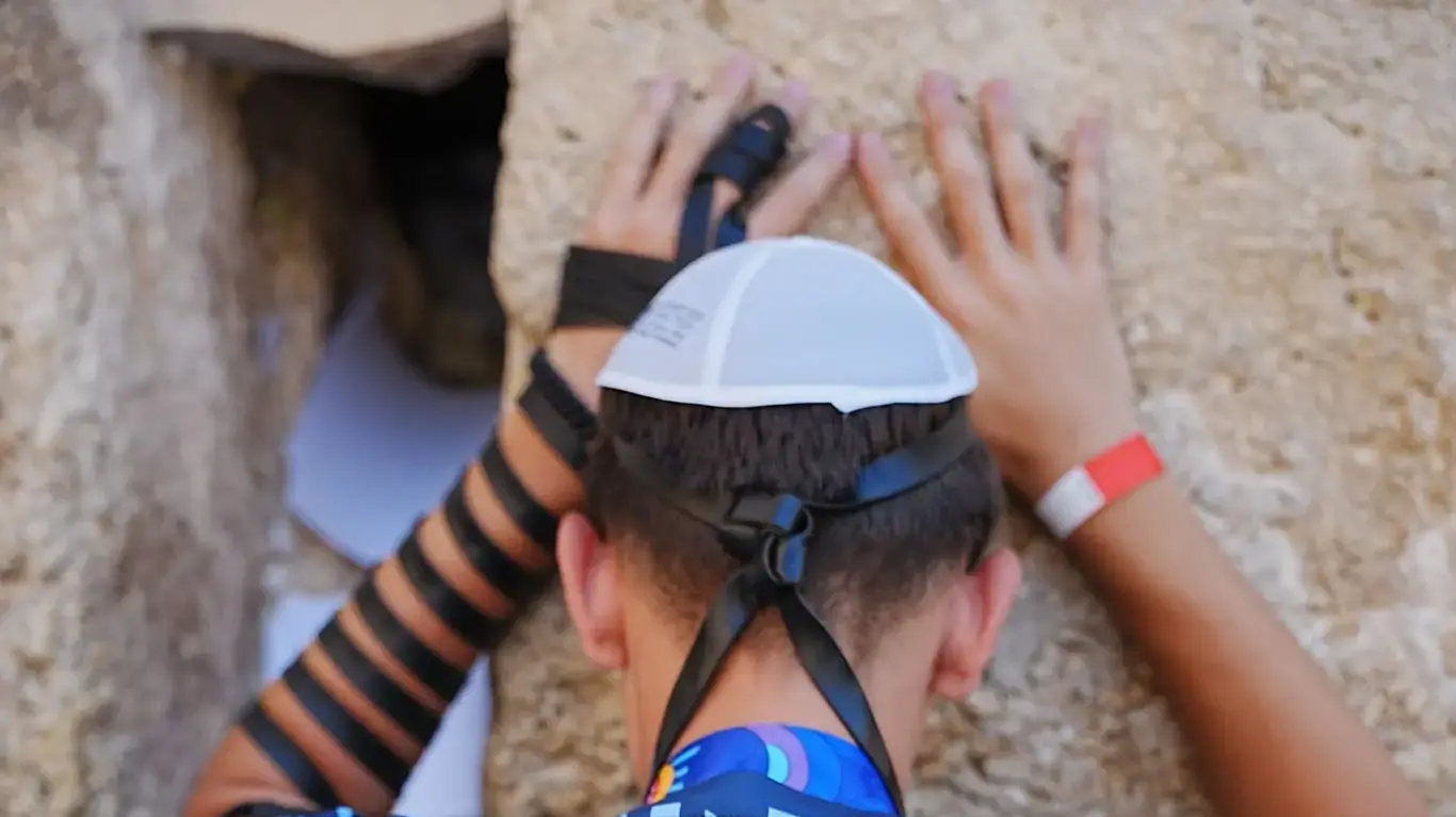 ספורטאי המכביה מבקרים בכותל המערבי