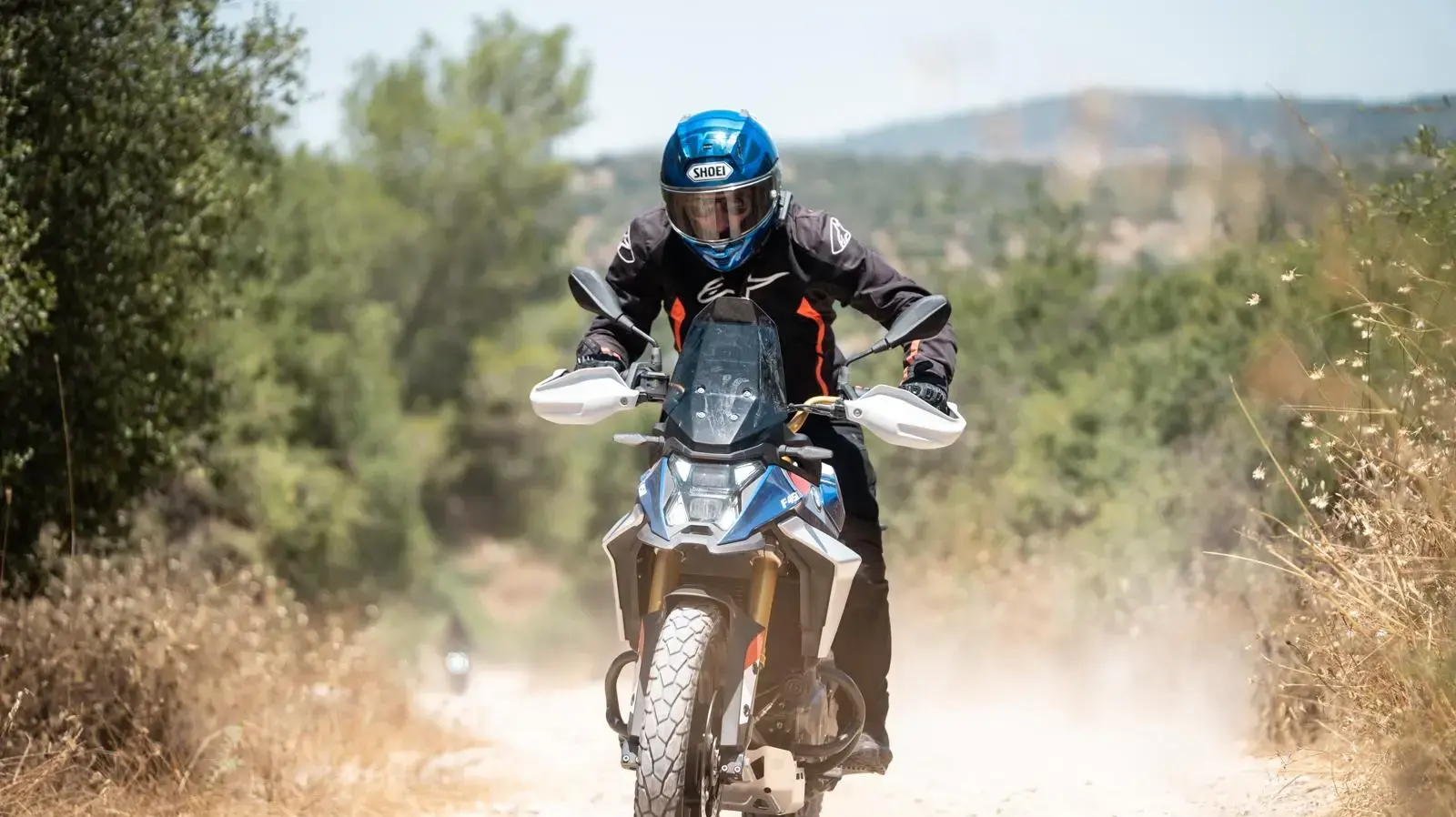 דני קושמרו רוכב על ב.מ.וו F450GS