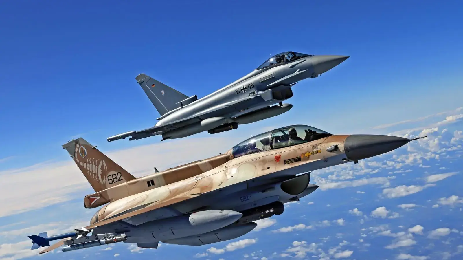 מטוס אף-16 ישראלי ומטוס טייפון גרמני נושאי פוד לייטנינג של רפאל