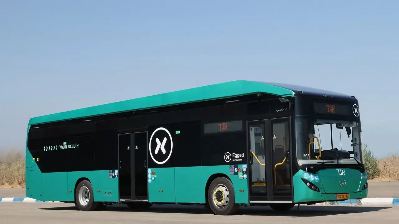 אגד מציגה את הלוגו החדש, על אוטובוס הייגר חשמלי