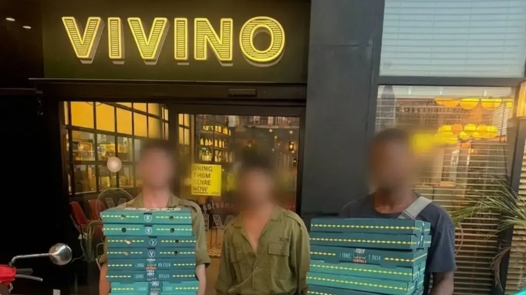 חיילים במסעדת ויוינו נתיבות