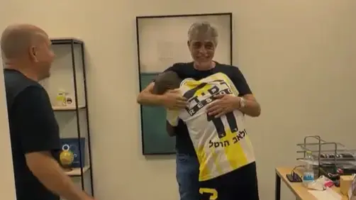 אלי אוחנה עם המעריץ שלו ועם איל ברקוביץ', רדיו 103fm