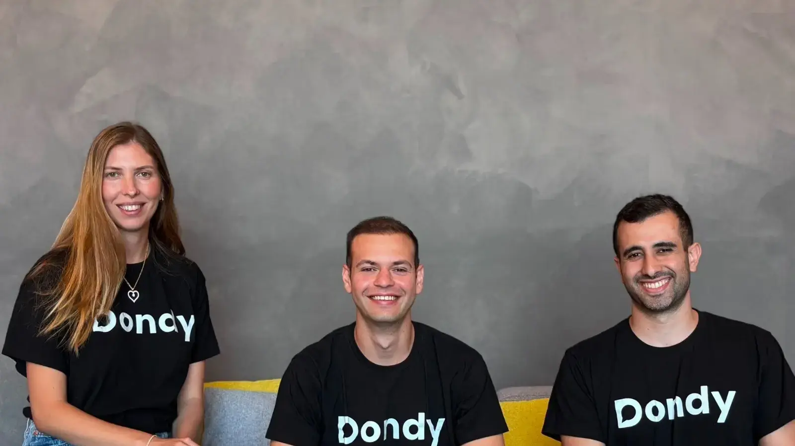 צוות חברת  Dondy, סטארטאפ ישראלי שפיתח סוכני AI לניהול שיווק, מכירות ושירות לקוחות בוואטסאפ, באינסטגרם ובפייסבוק