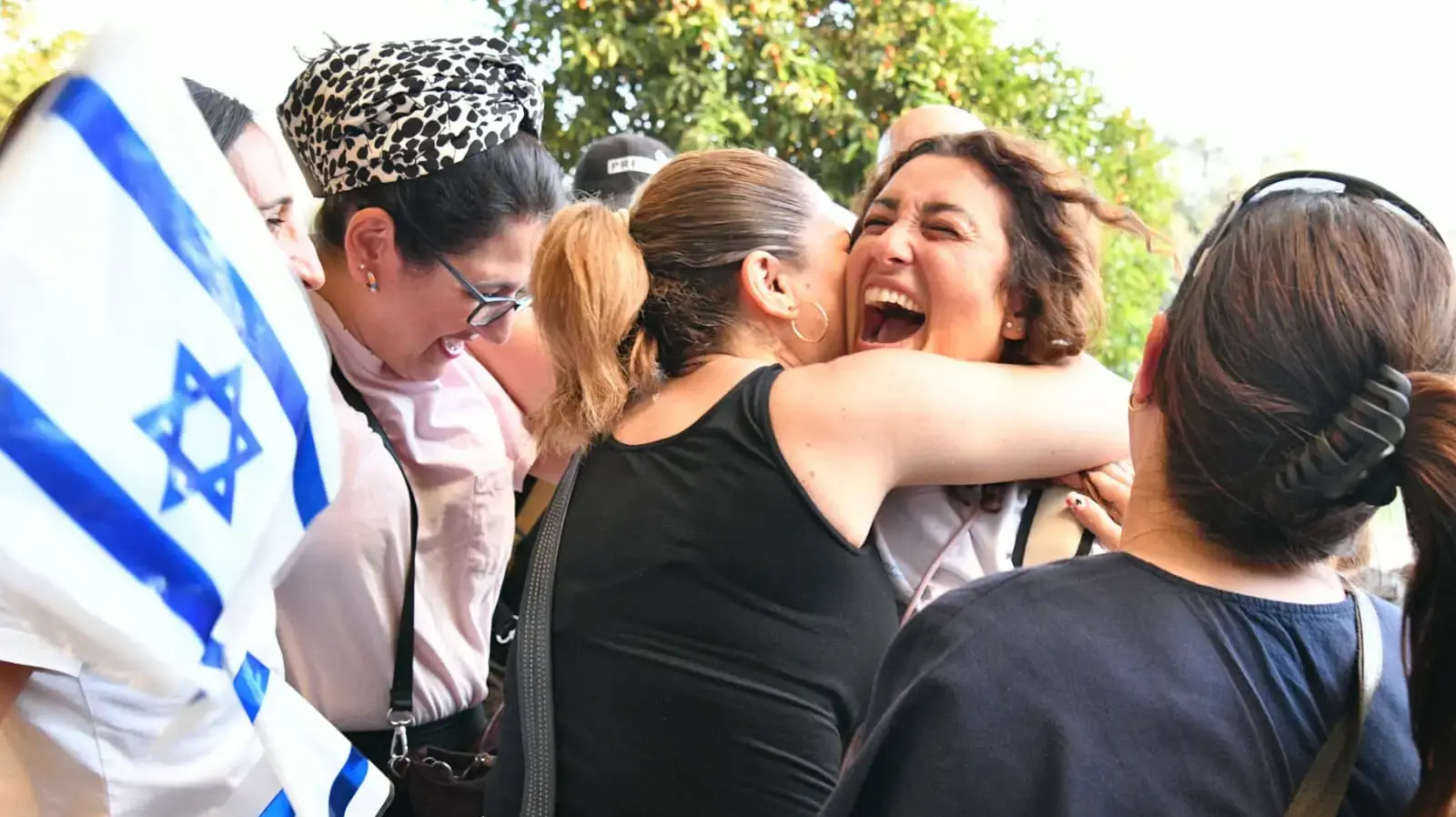 140 עולים חדשים מצרפת נחתו בישראל ב-״טיסת המשפחות” של משרד העלייה והקליטה והסוכנות היהודית