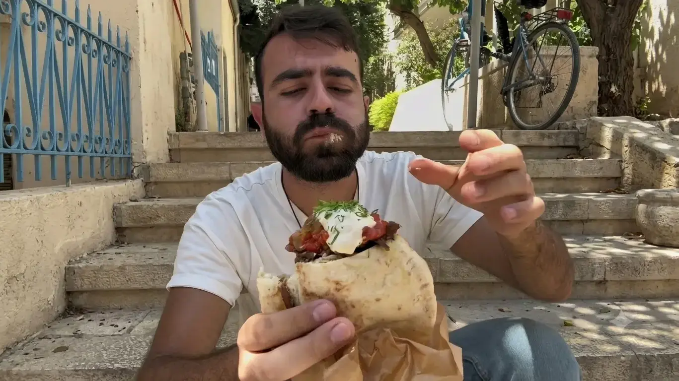 תערובת של 5 נתחים ושומן טלה. גיל הראל בדה פיתה של אסף גרניט