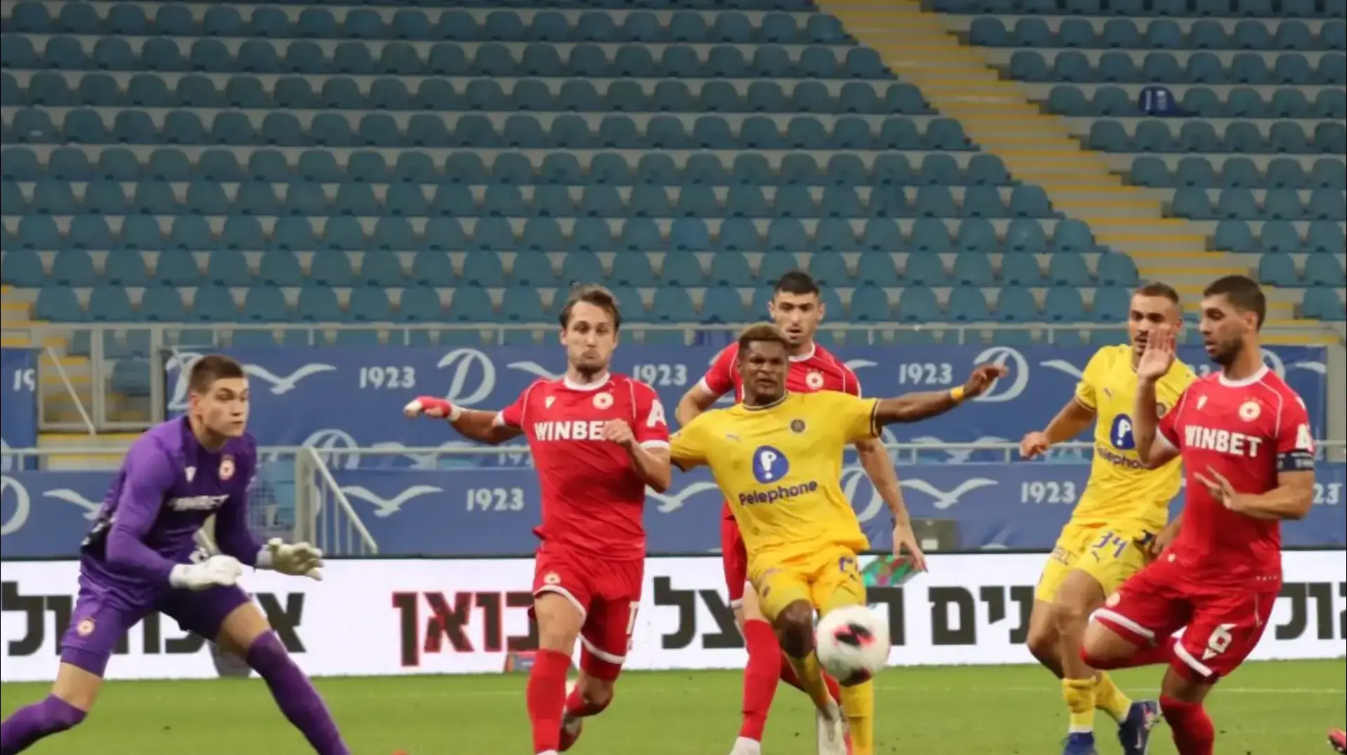 הליו וארלה שחקן מכבי תל אביב מול צסק"א סופיה הליו וארלה שחקן מכבי תל אביב מול צסק"א סופיה