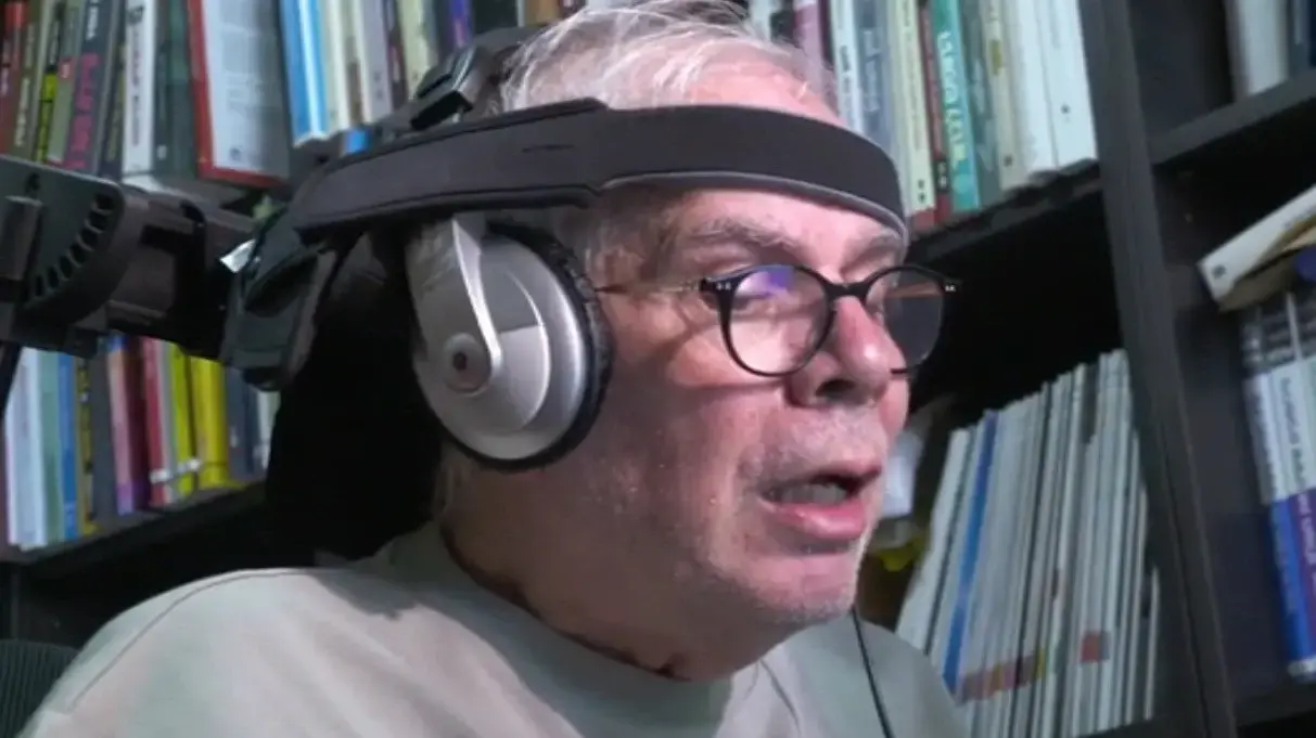 אורן נהרי בהקלטת תכניתו האחרונה בכאן רשת ב', מתוך כתבה של איתמר מאירי בחדשות כאן 11 אורן נהרי בהקלטת תכניתו האחרונה בכאן רשת ב', מתוך כתבה של איתמר מאירי בחדשות כאן 11