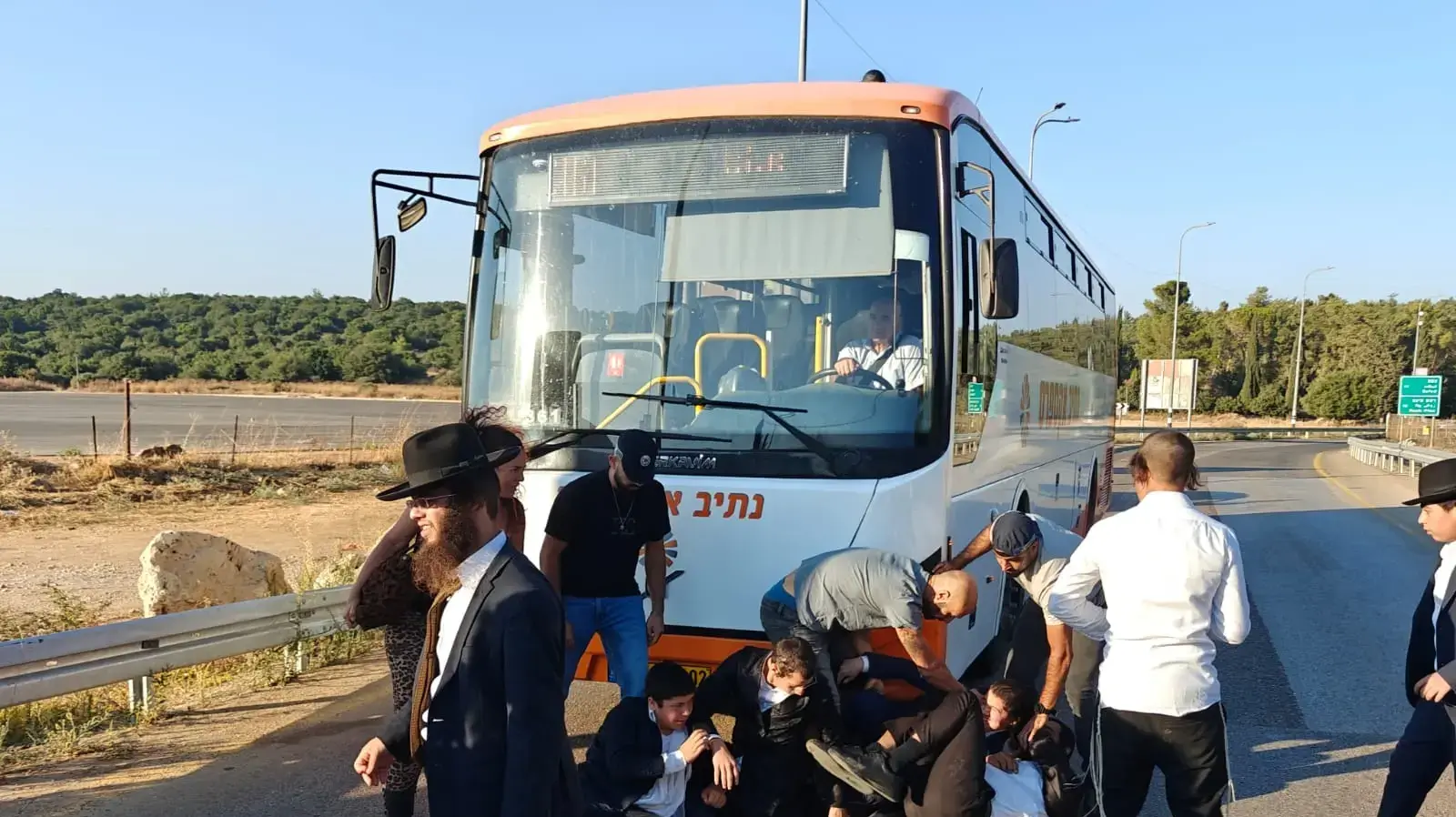 הפגנת חרדים נגד תחבורה ציבורית בשבת, צומת מירון, 8 באוגוסט 2026