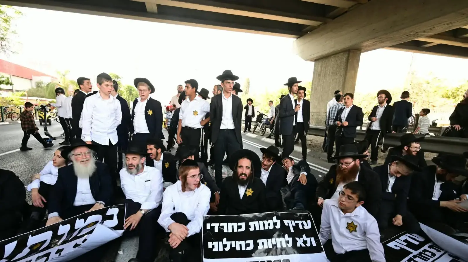 הפגנת חרדים נגד מעצר עריק, כביש 4 כניסה לבני ברק, 12 באוגוסט 2026
