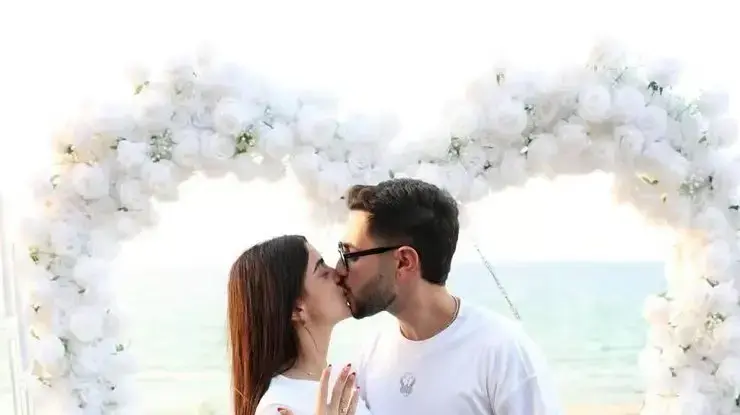 הצעת הנישואין של שורד השבי אלי-ה כהן לבת זוגו זיו עבוד