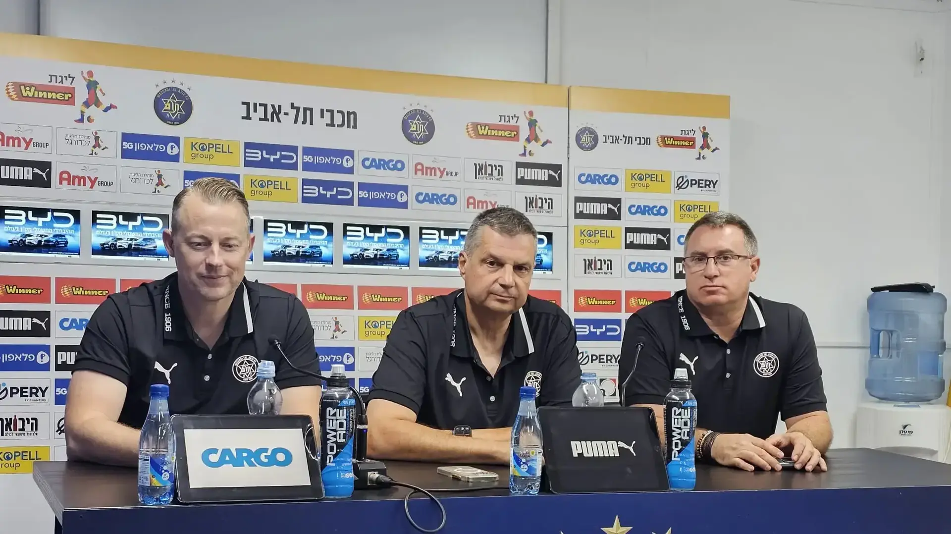 מנכ"ל מכבי תל אביב לצד המנהל המקצועי סטיבן ונהרן