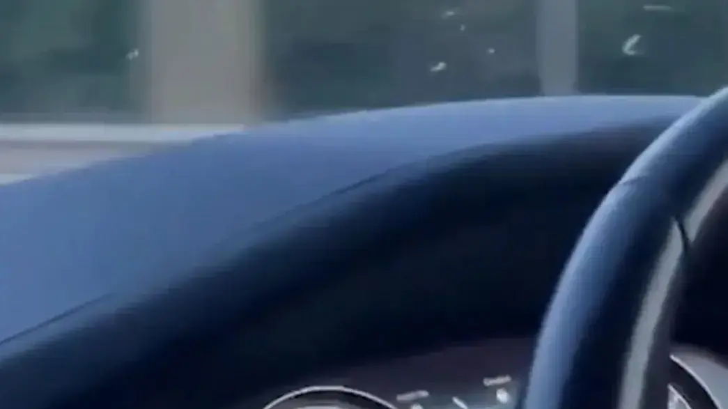 קונור צ'רלטון כדורגלן בריטי תיעד את עצמו נוסע ב-307 קמ"ש