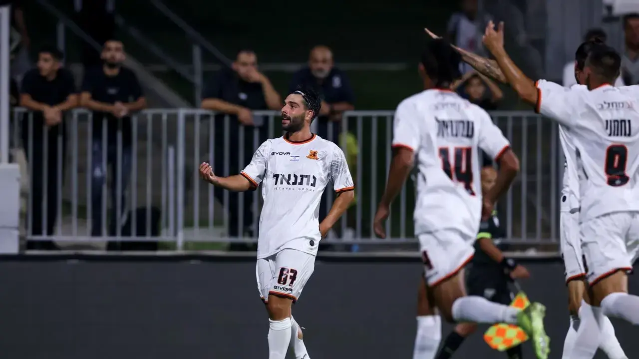 שחקן בני יהודה גיא סביליה חוגג