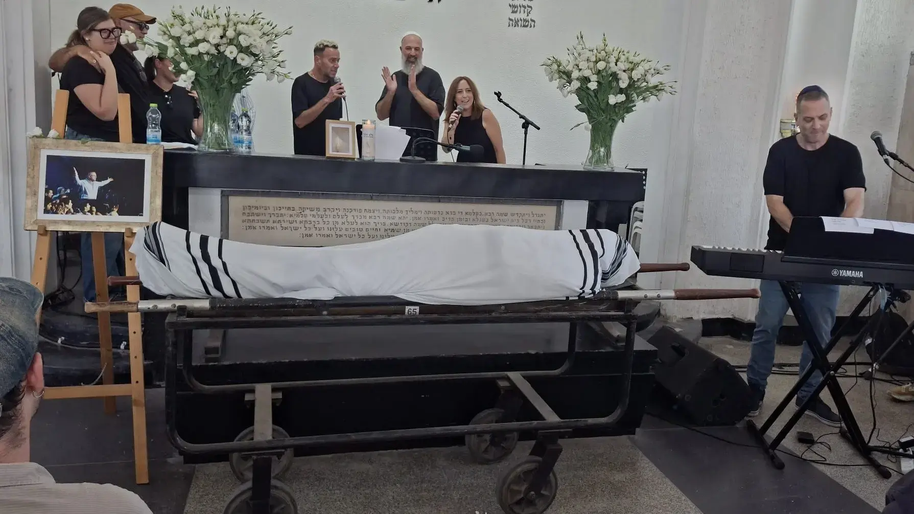 הלוויתו של המפיק מיקי פלד, בית העלמין קריית שאול, 25 באוגוסט 2026 הלוויתו של המפיק מיקי פלד, בית העלמין קריית שאול, 25 באוגוסט 2026