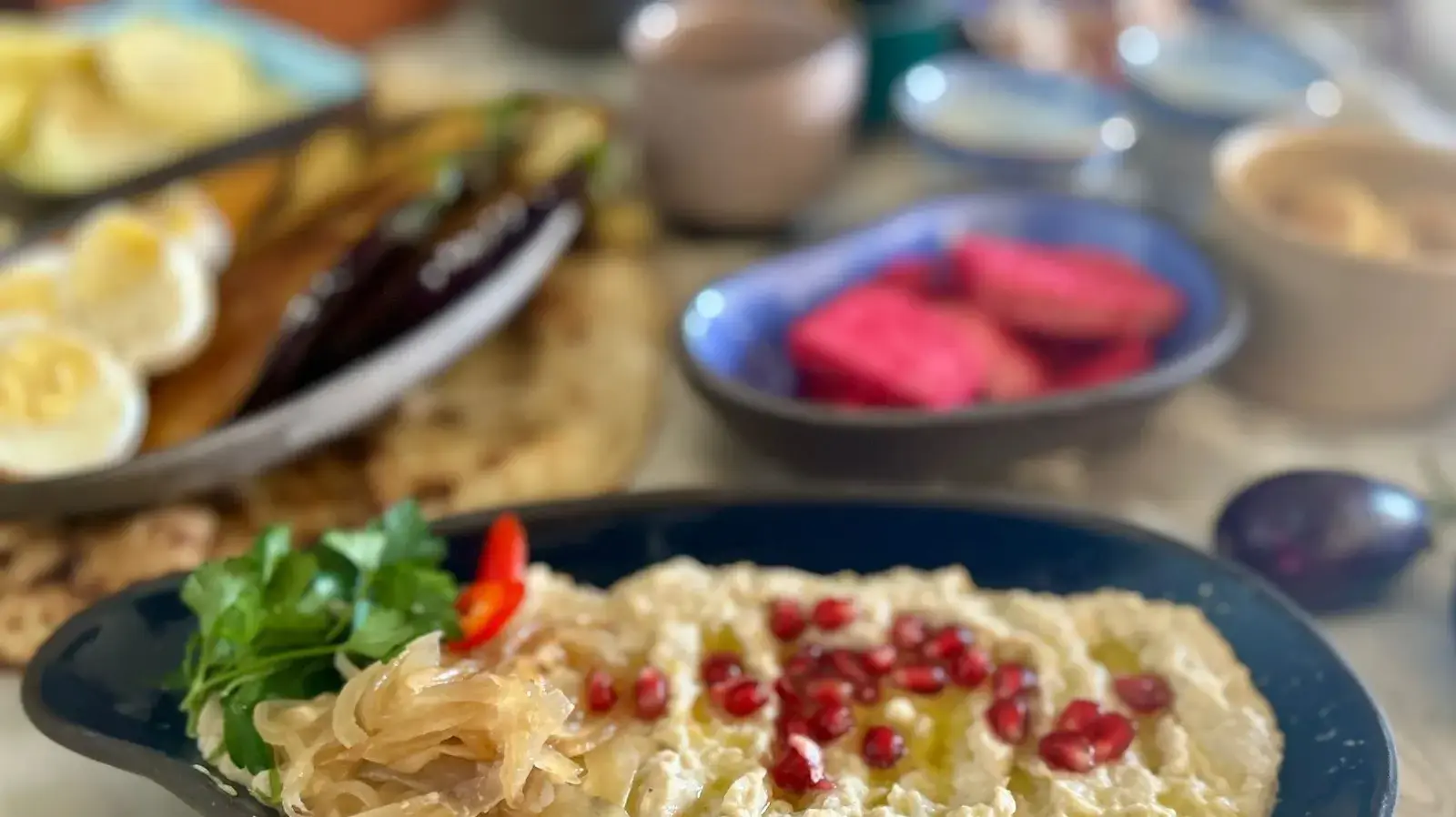 הקלייה באש חיה אחראית לטעם המעושן. באבא גנוש