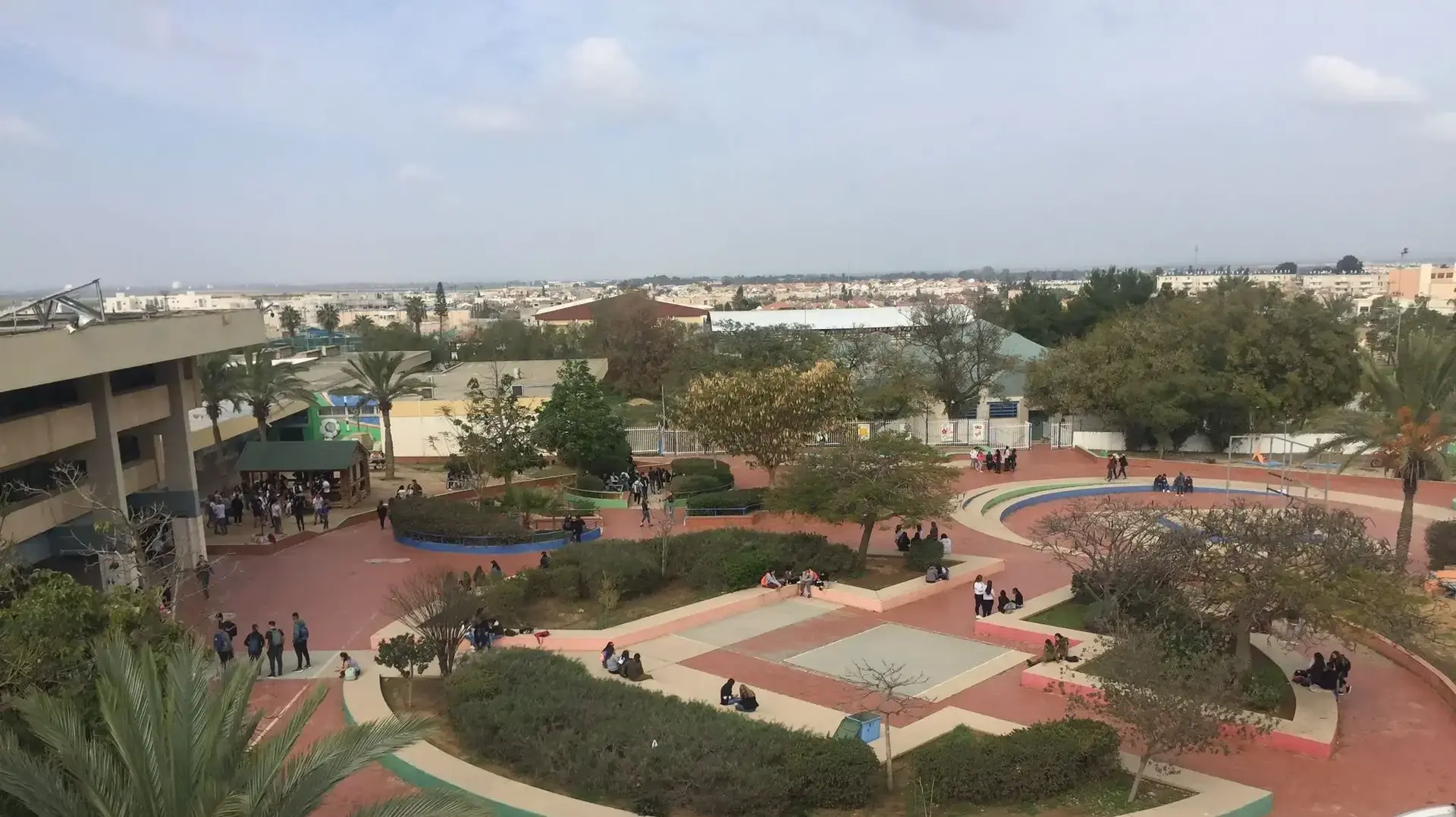 תיכונים אופקים