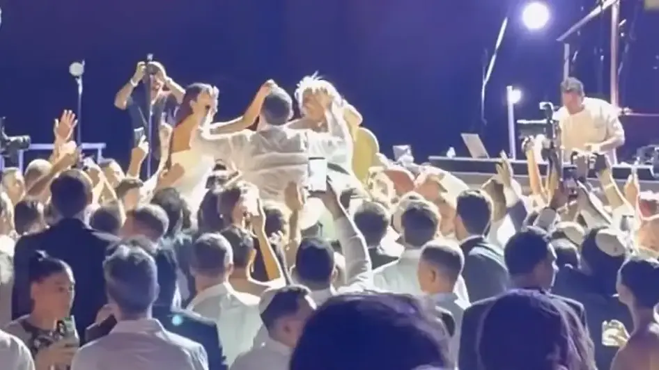 מרים אדלסון חוגגת בחתונת בנה מתן