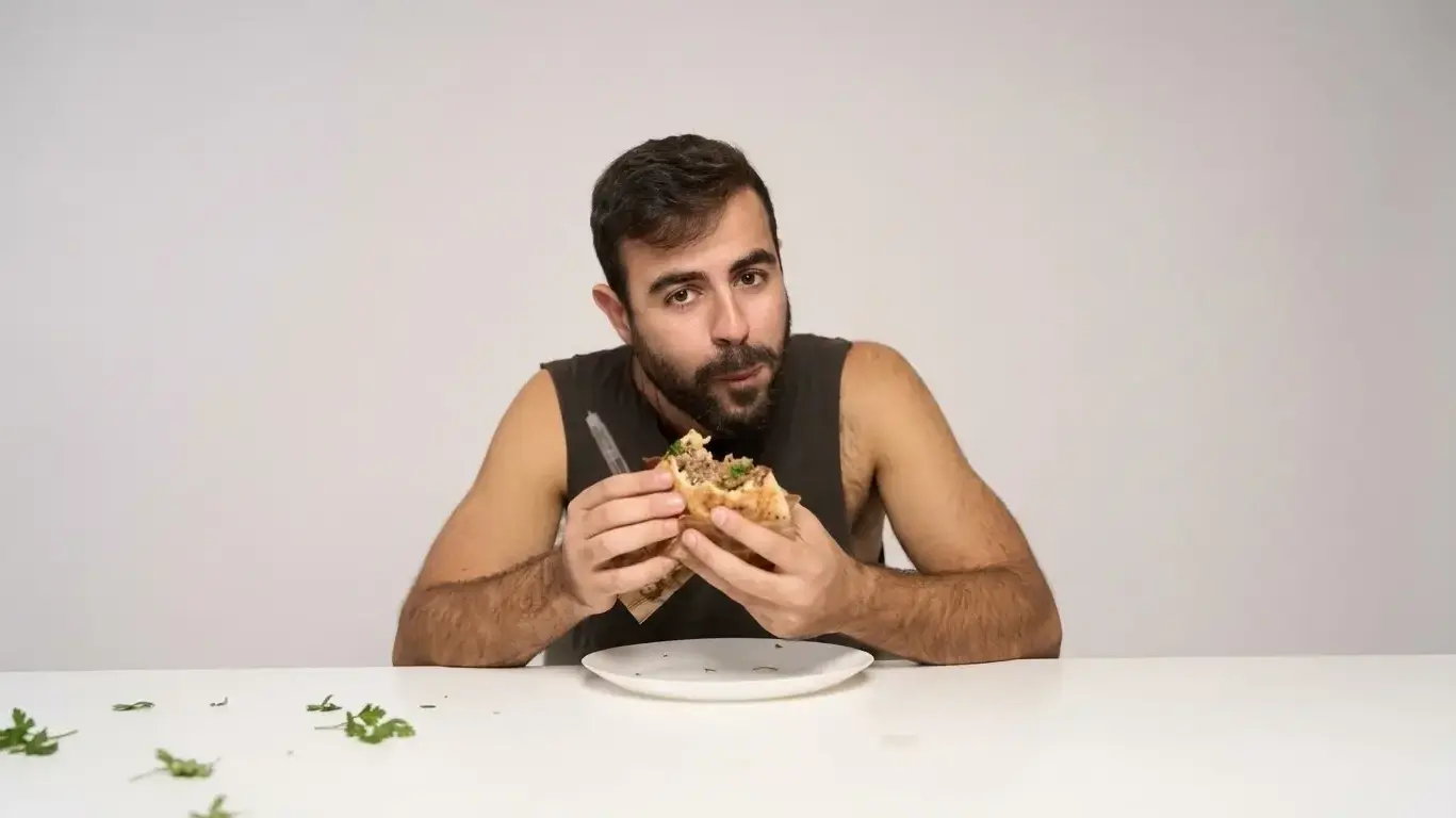 הצצה לעולמו של יוצר תוכן קולינרי. גיל הראל