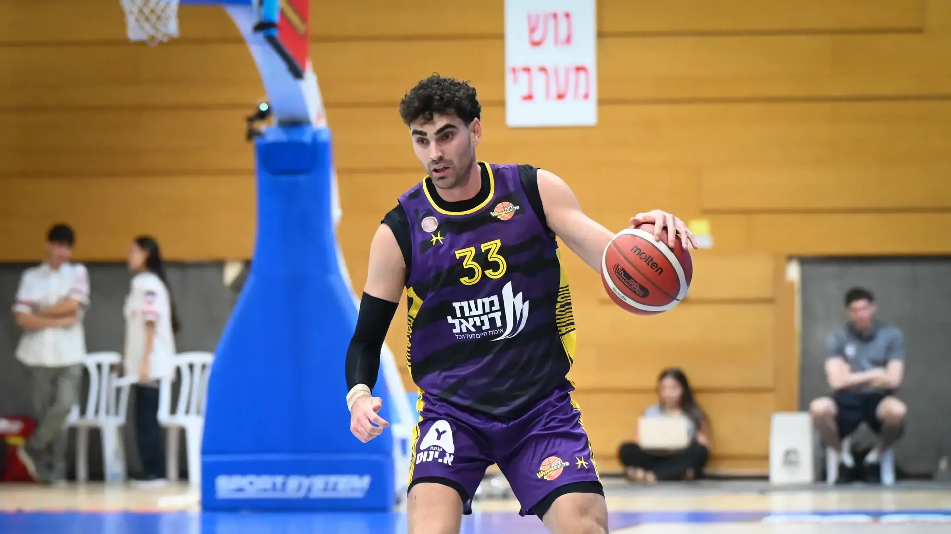 שחקן הפועל חולון יאיר קרביץ