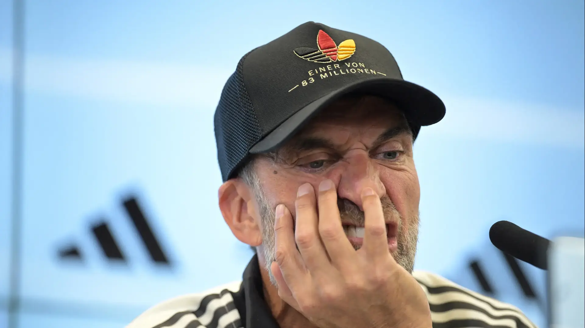 יורגן קלופ במסיבת העיתונאים של נבחרת גרמניה יורגן קלופ במסיבת העיתונאים של נבחרת גרמניה