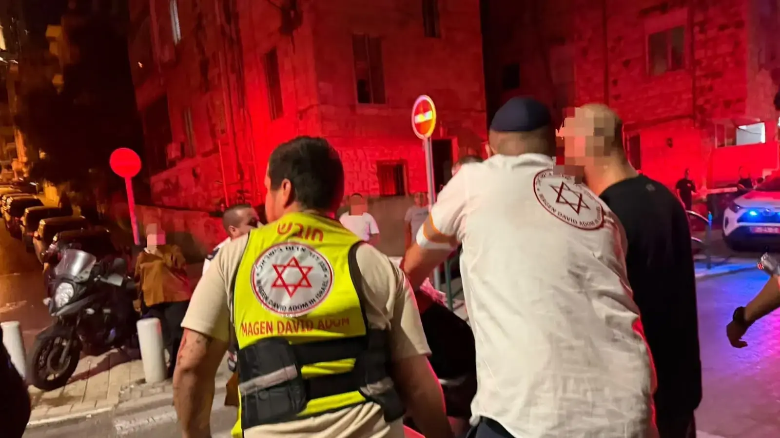 חשד לדקירה בחיפה: שוטר ואביו נעצרו בעקבות סכסוך שכנים