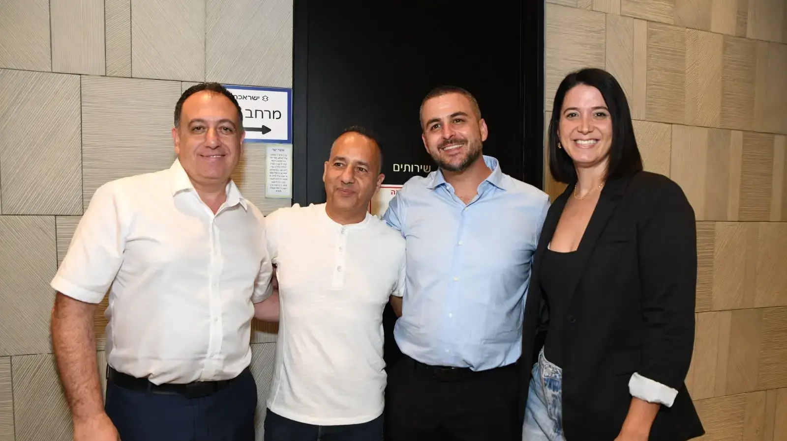 כנס של ישראכארט. מימין: שירלי פינטו, פעילה חברתית, לשעבר ח״כ; זוהר סלם, מייסד ומנכ"ל אקו-סיינס; דורון שימחי, יועץ אסטרטגי לסטארטאפים ומרצה ליזמות; מוני אברהם, סמנכ״ל ניהול סיכונים בישראכרט. כנס של ישראכארט. מימין: שירלי פינטו, פעילה חברתית, לשעבר ח״כ; זוהר סלם, מייסד ומנכ"ל אקו-סיינס; דורון שימחי, יועץ אסטרטגי לסטארטאפים ומרצה ליזמות; מוני אברהם, סמנכ״ל ניהול סיכונים בישראכרט.