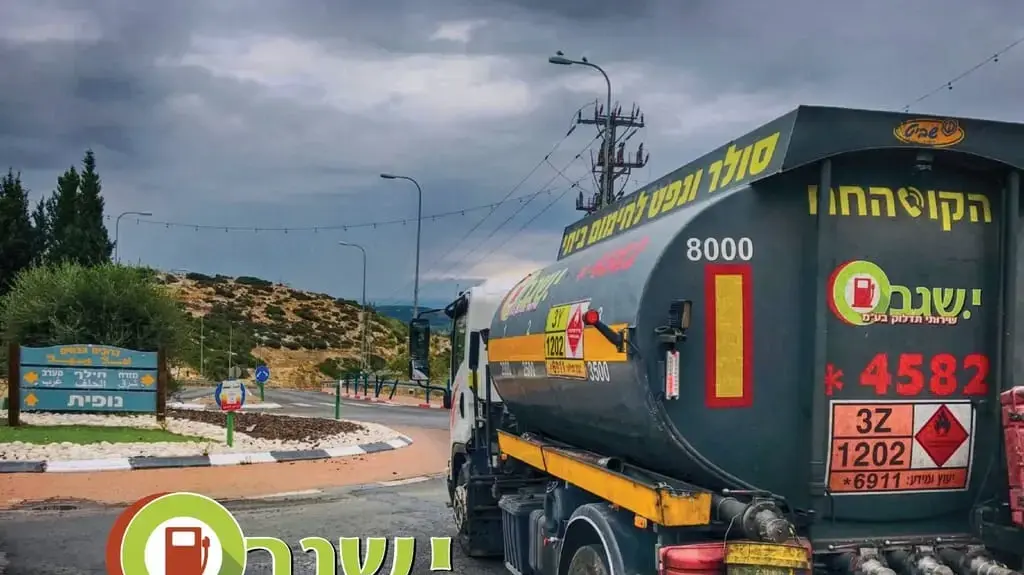 המשאית של י שגב בנוף המשאית של י שגב בנוף