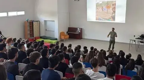 בן שדה שורד הנובה בהרצאה לתלמידי תיכון מקיף רגר בבאר שבע