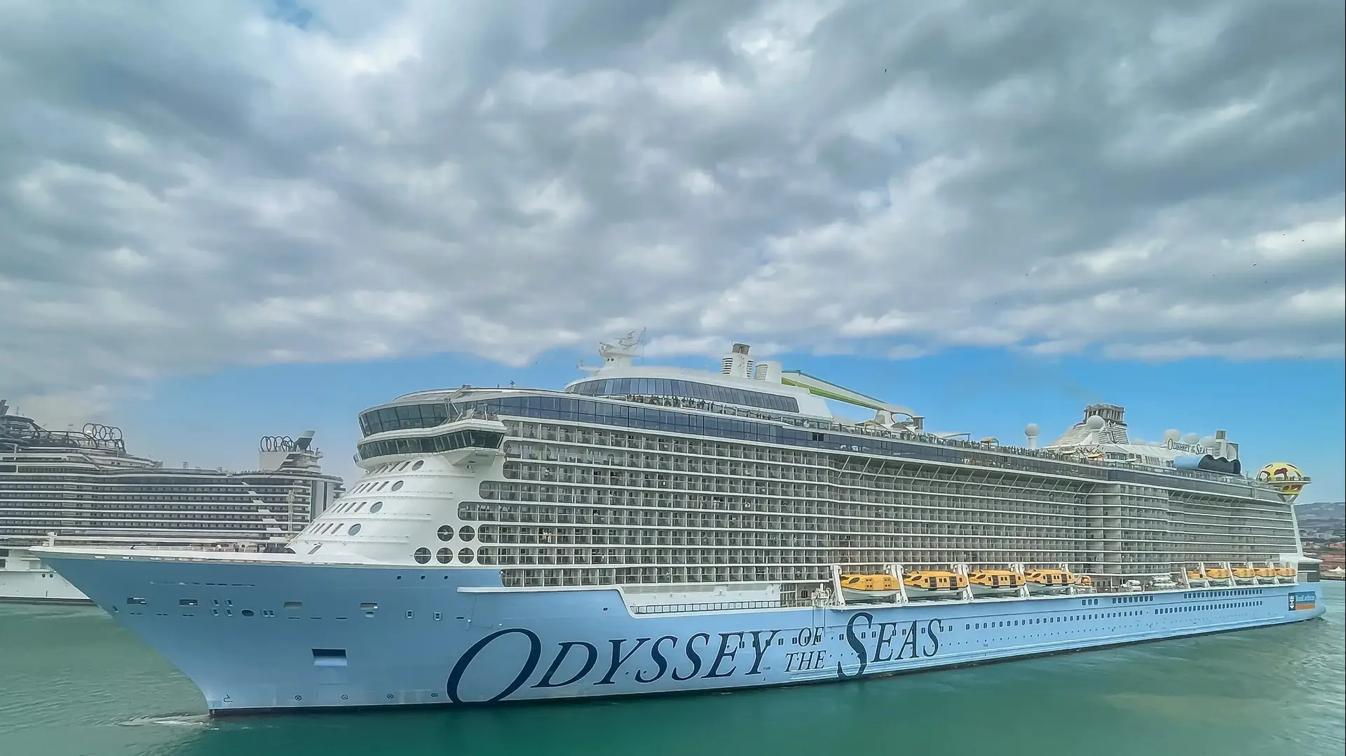 ספינת Odyssey of the Seas של רויאל קריביאן בנמל צ'יוויטווקיה