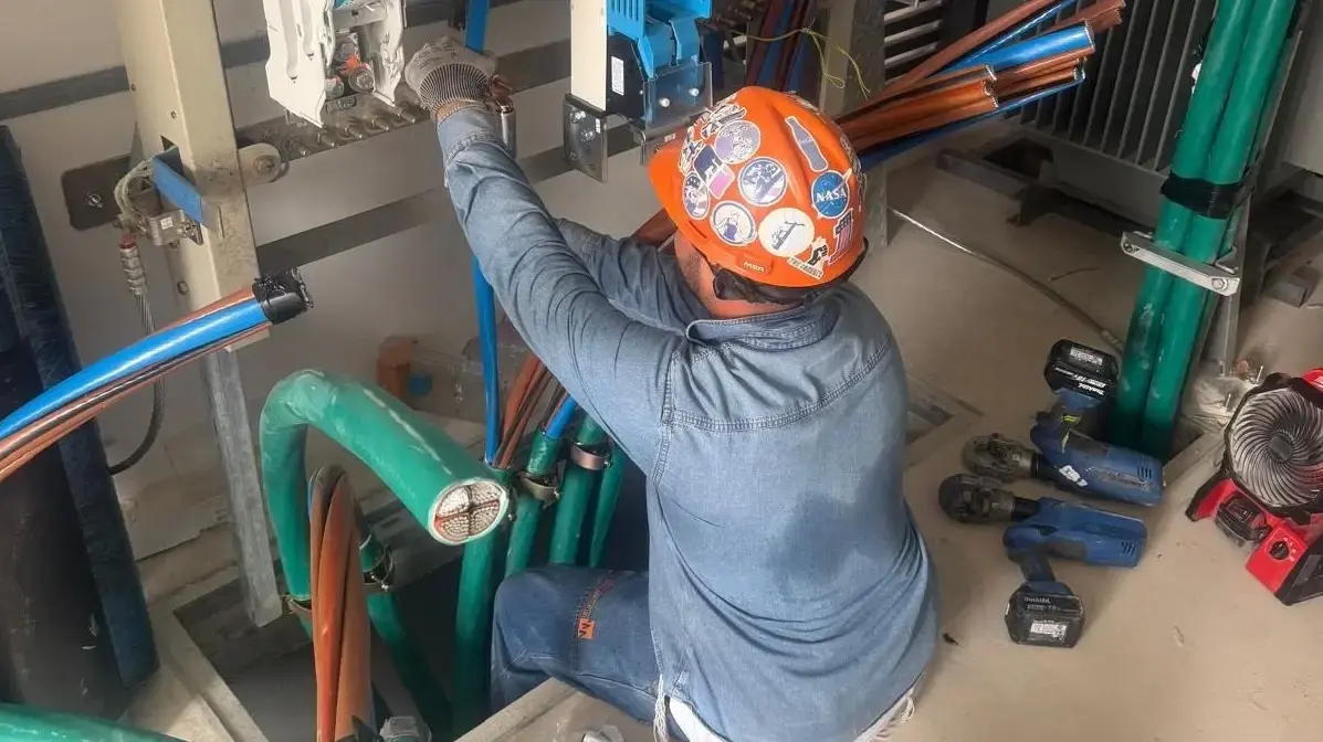 צוות חברת החשמל בשטח